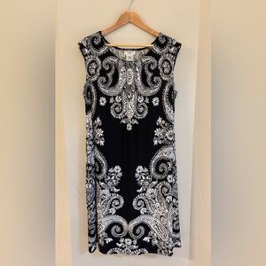 Chic Black & White Paisley Dress – Tailored & Flattering